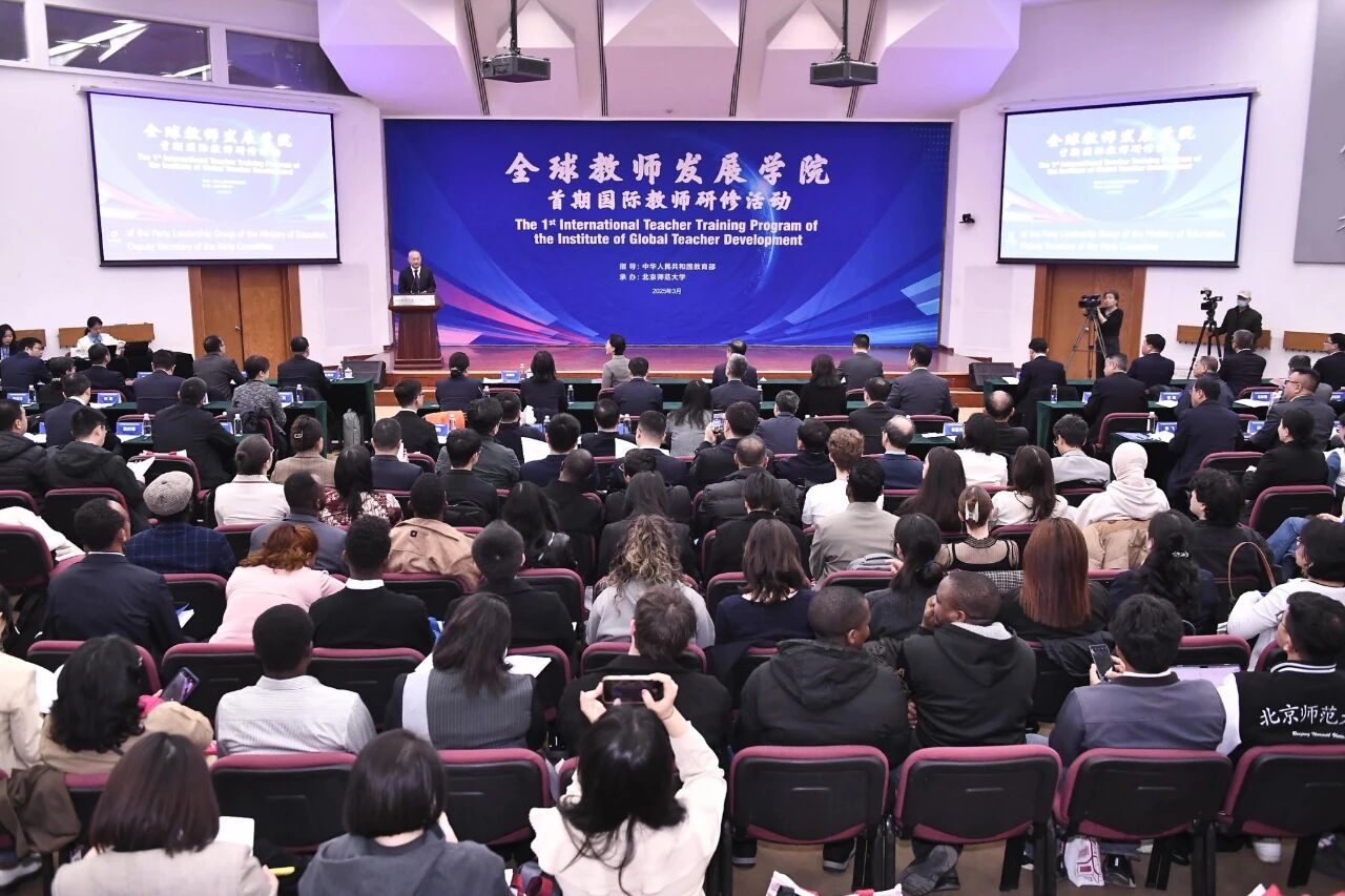 教师研究丨俞伟跃：推进高水平教师国际化 加快建设教育强国-“国培计划”-陕西省中小学幼儿园教师培训网
